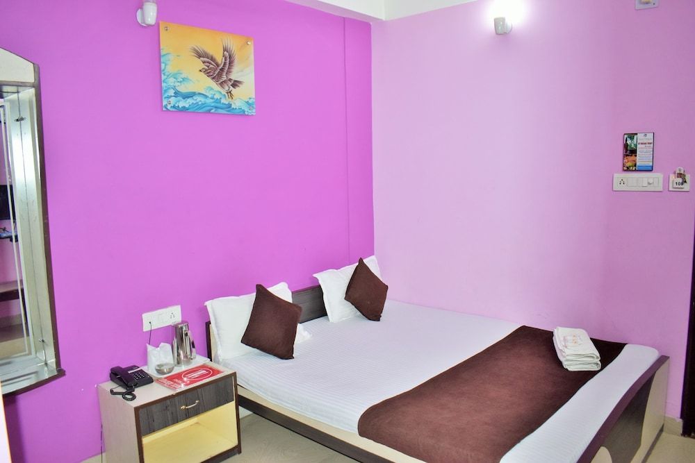 Hotel Debjyoti Standard Double Room (Non AC) 6
