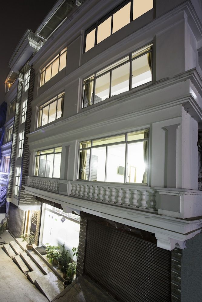 undefined Hotel White Yak 8