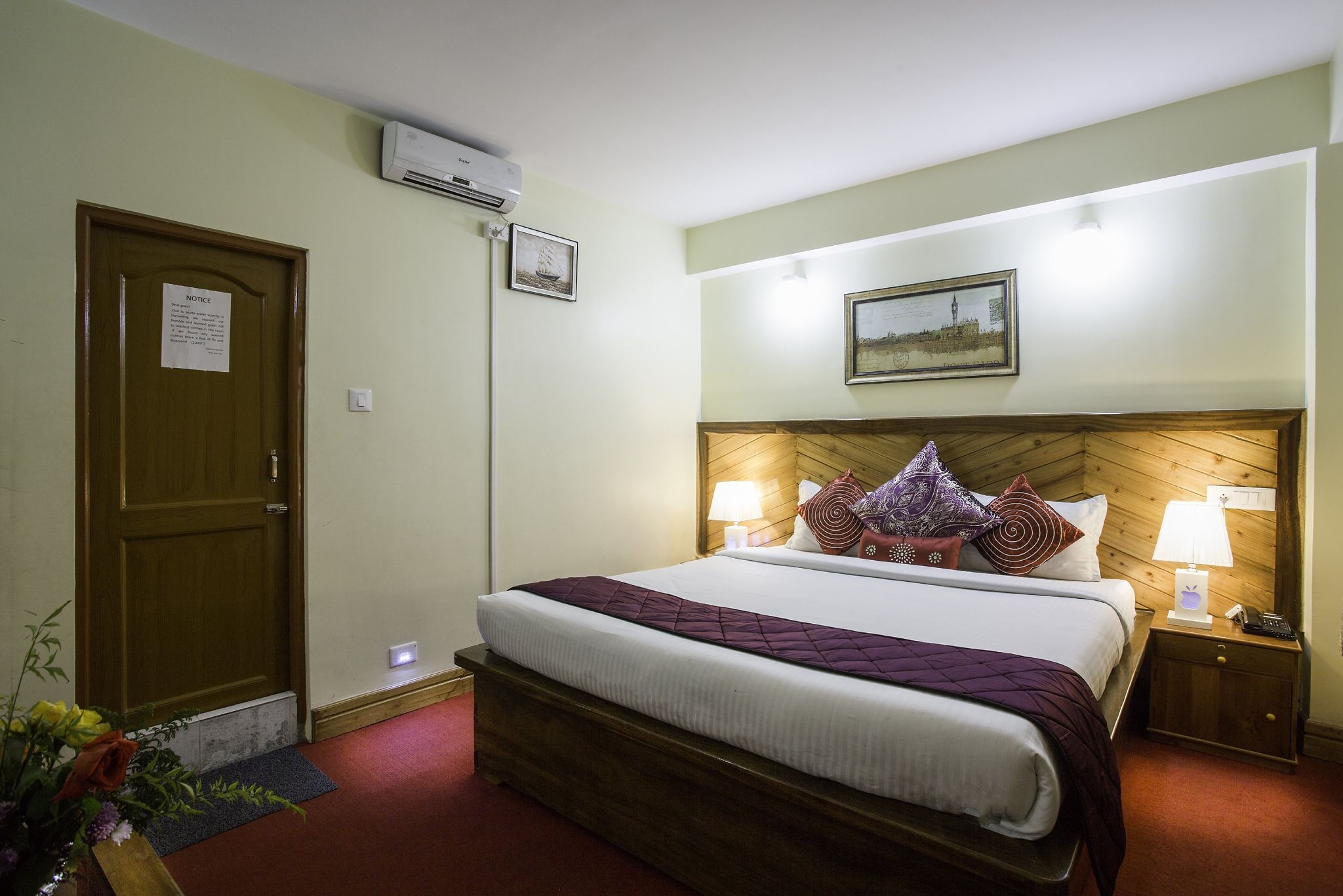 Hotel White Yak Deluxe Double Room 2