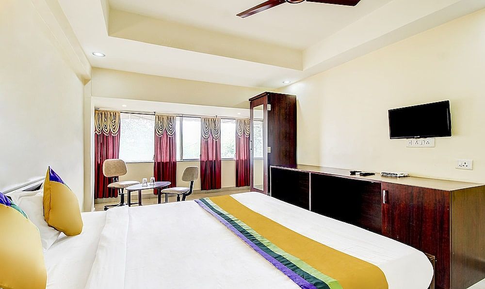Itsy Hotels Aditya Standard Room 10