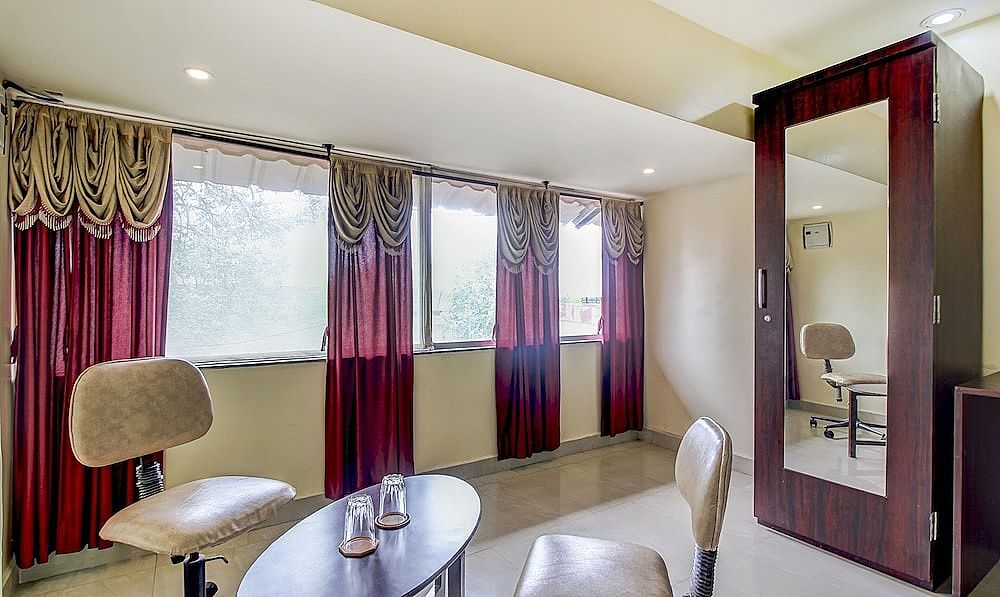 Itsy Hotels Aditya Standard Room 8