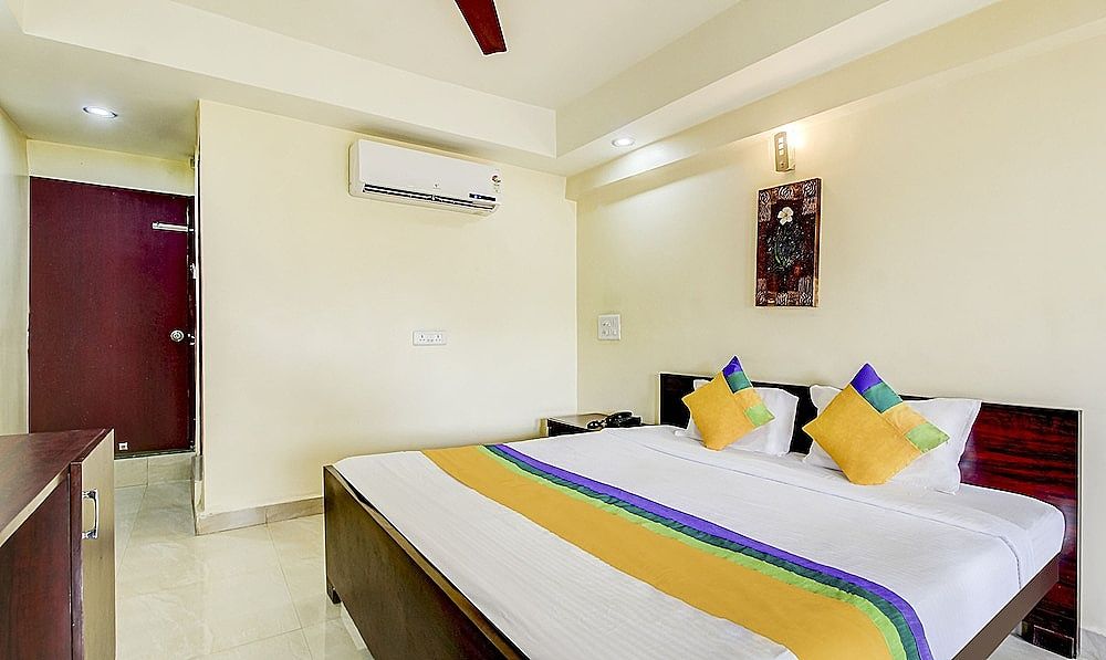 Itsy Hotels Aditya Standard Room 6