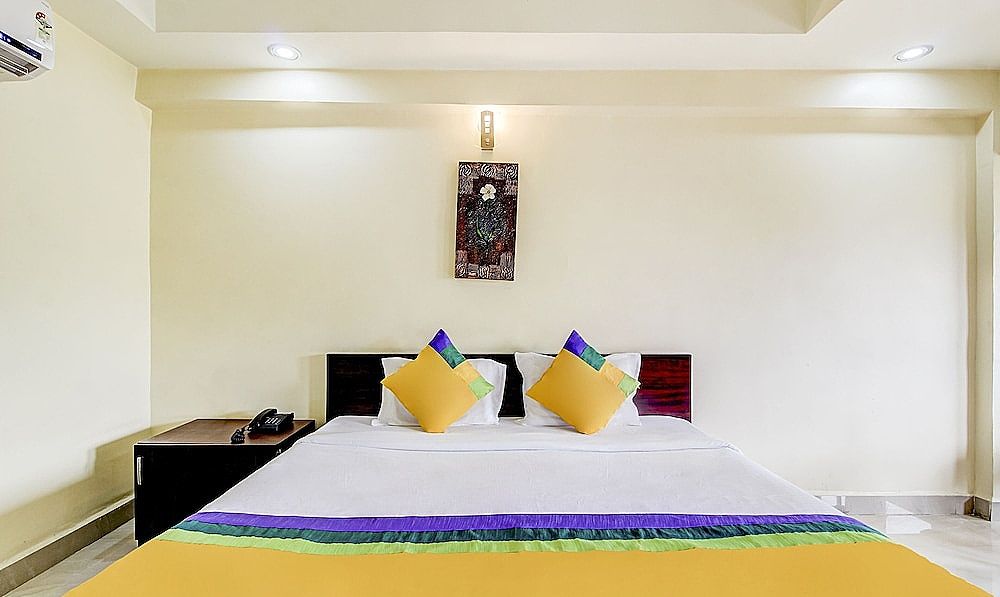 Itsy Hotels Aditya Standard Room 9