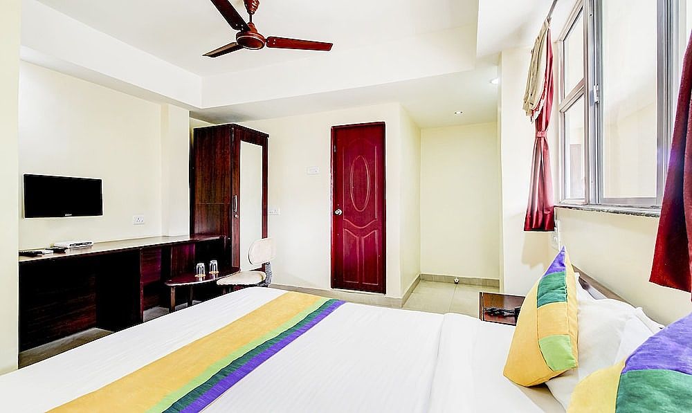 Itsy Hotels Aditya Standard Room 7
