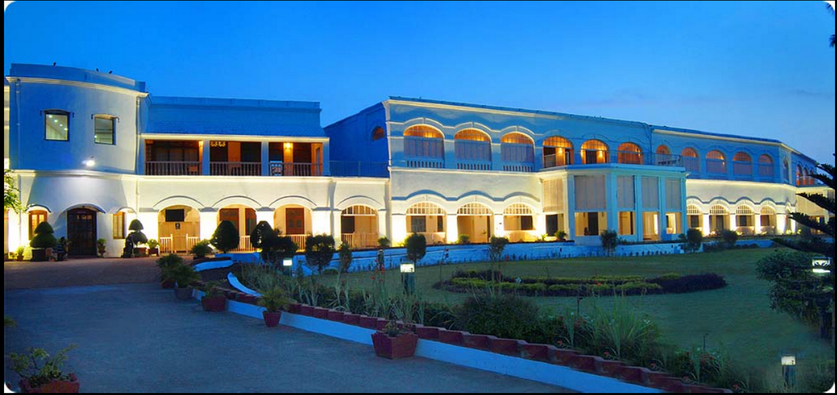 The Chanakya BNR Hotel Deluxe Room with Work Desk 5