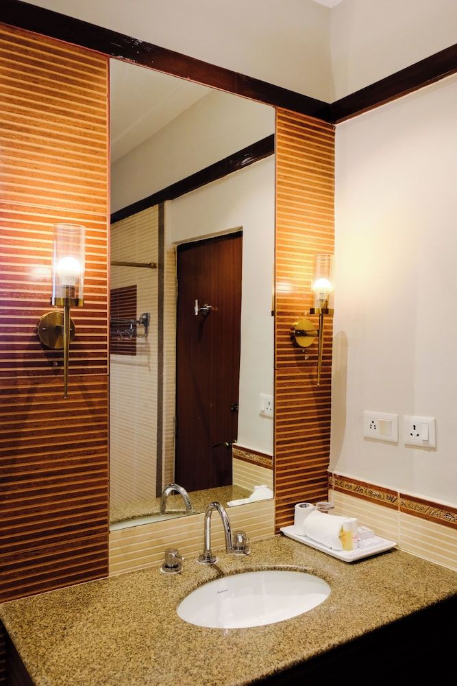 The Chanakya BNR Hotel Deluxe Room with Work Desk 18