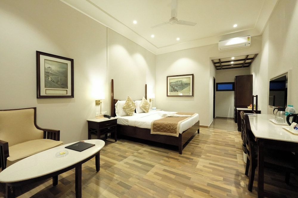 The Chanakya BNR Hotel Deluxe Room with Work Desk 6