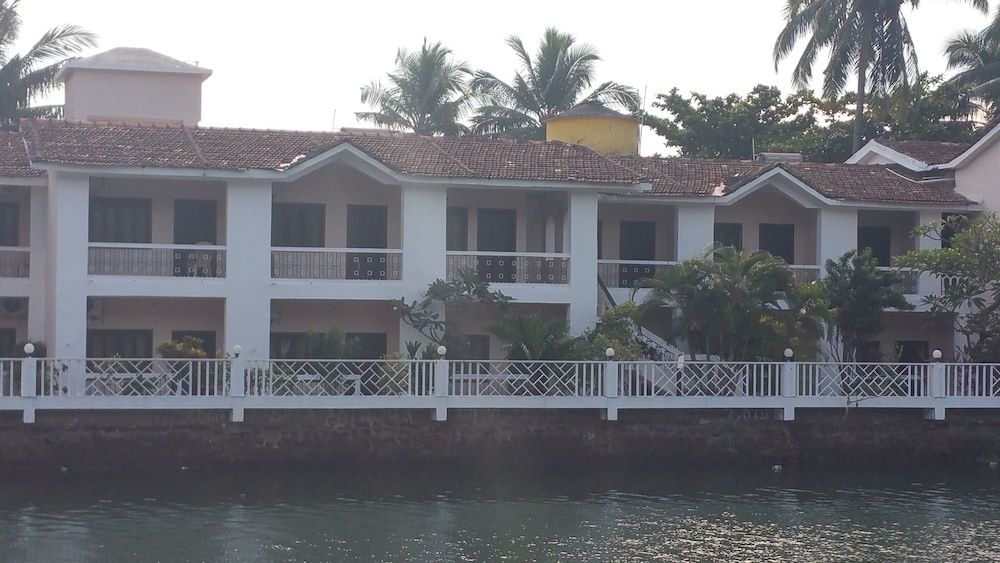 undefined Hotel Riverside 8
