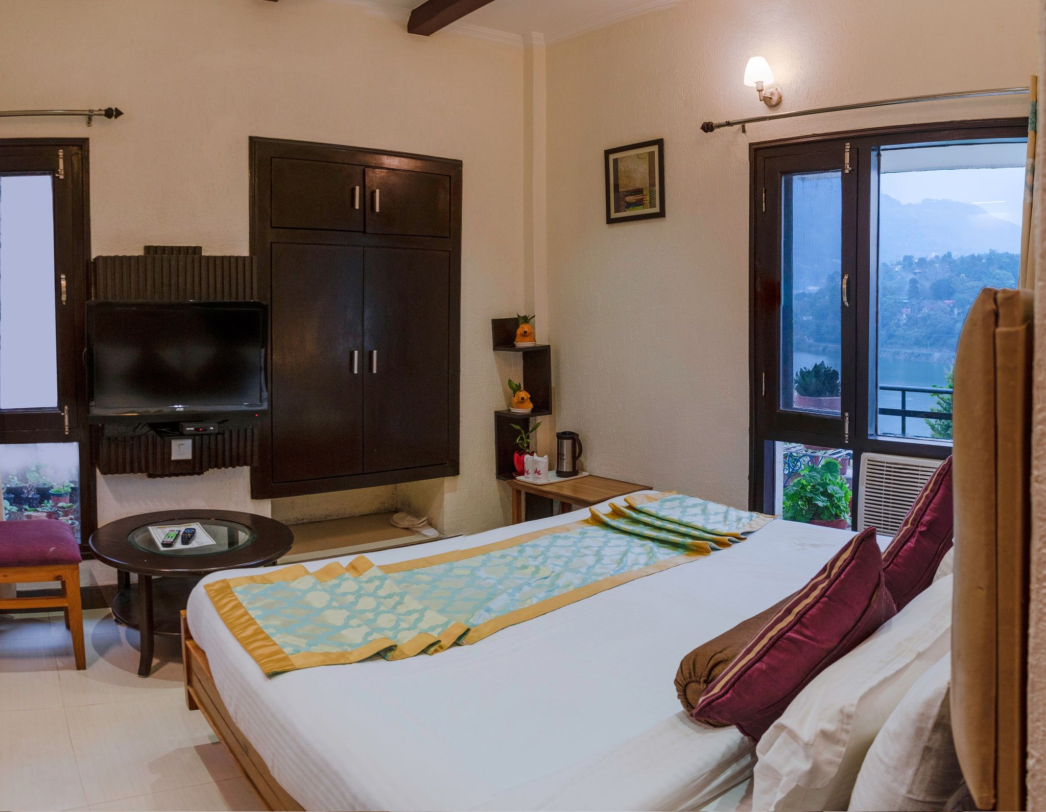 Hotel Harshikhar A Panoramic Lake view Property Executive Room ( Lake Facing From Corridor ) 6