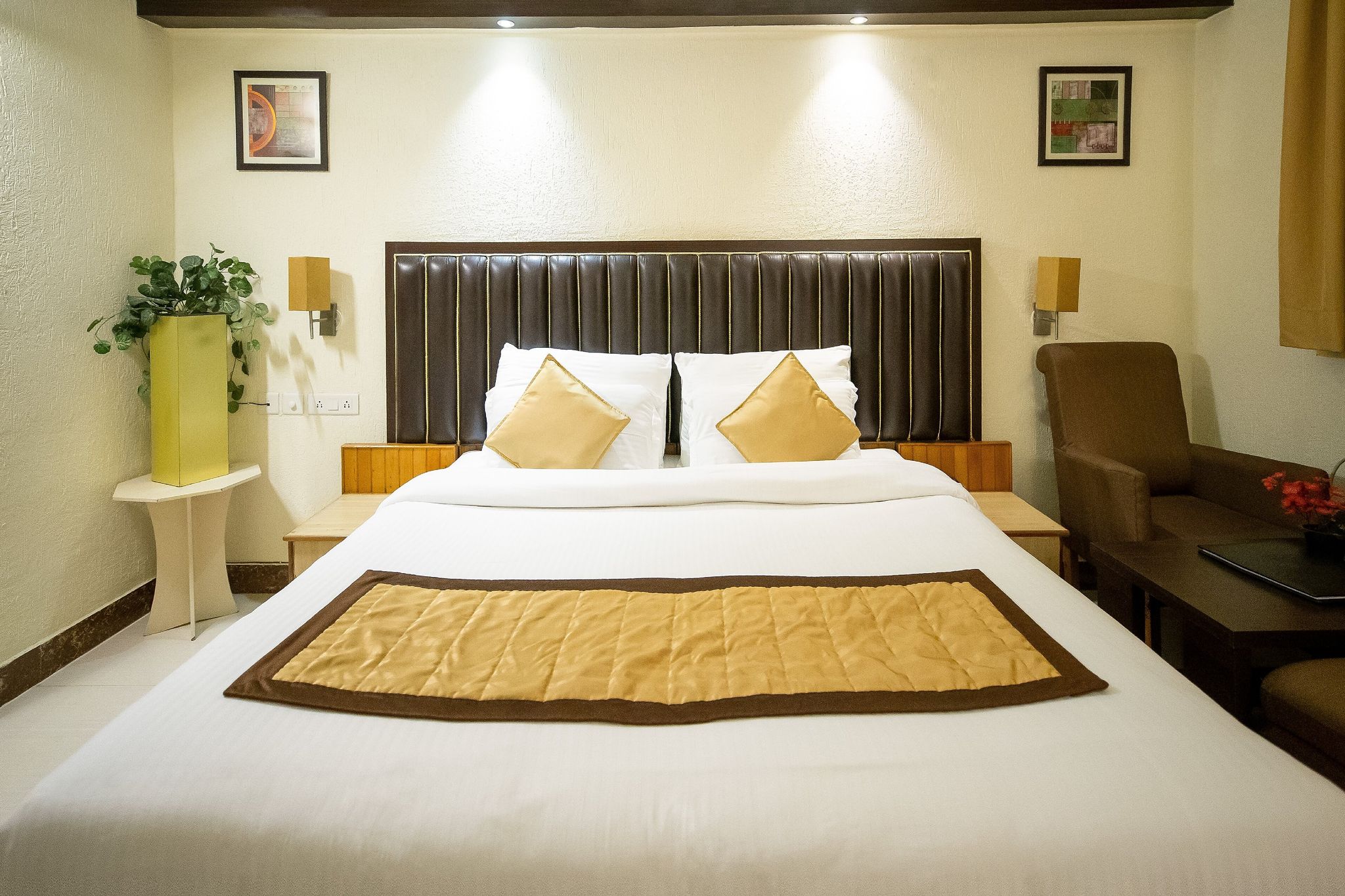 Hotel Harshikhar A Panoramic Lake view Property Executive Room ( Lake Facing From Corridor ) 3