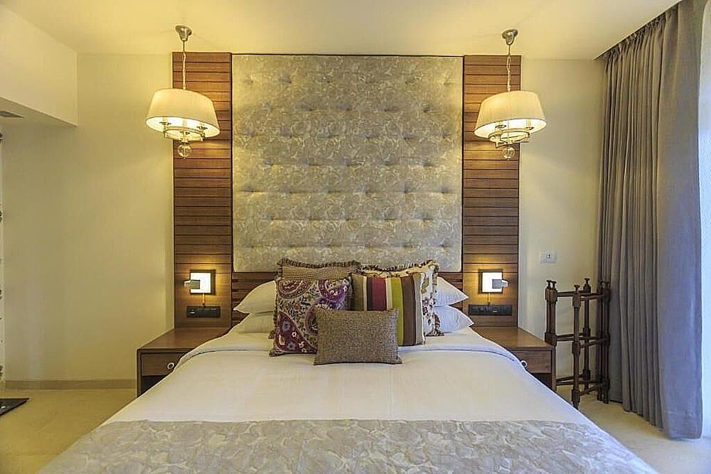 Acron Waterfront Resort Courtyard Room 9