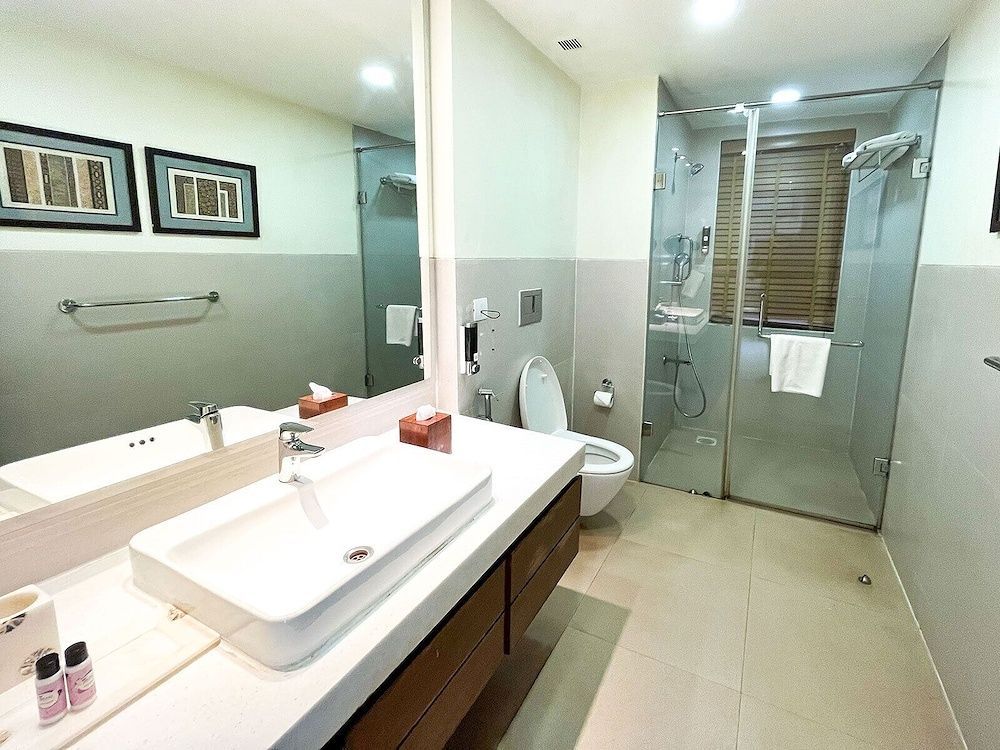 Acron Waterfront Resort Courtyard Room 15