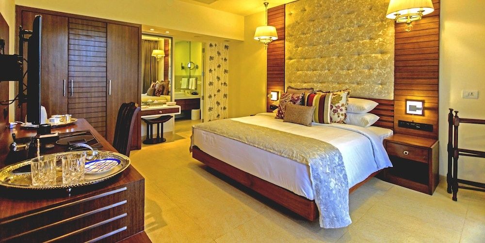 Acron Waterfront Resort Courtyard Room 10