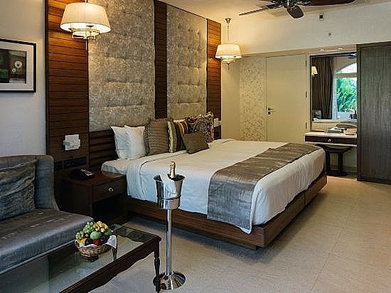 Acron Waterfront Resort Courtyard Room 6