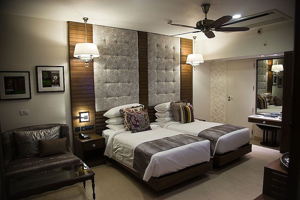 Acron Waterfront Resort Courtyard Room 5