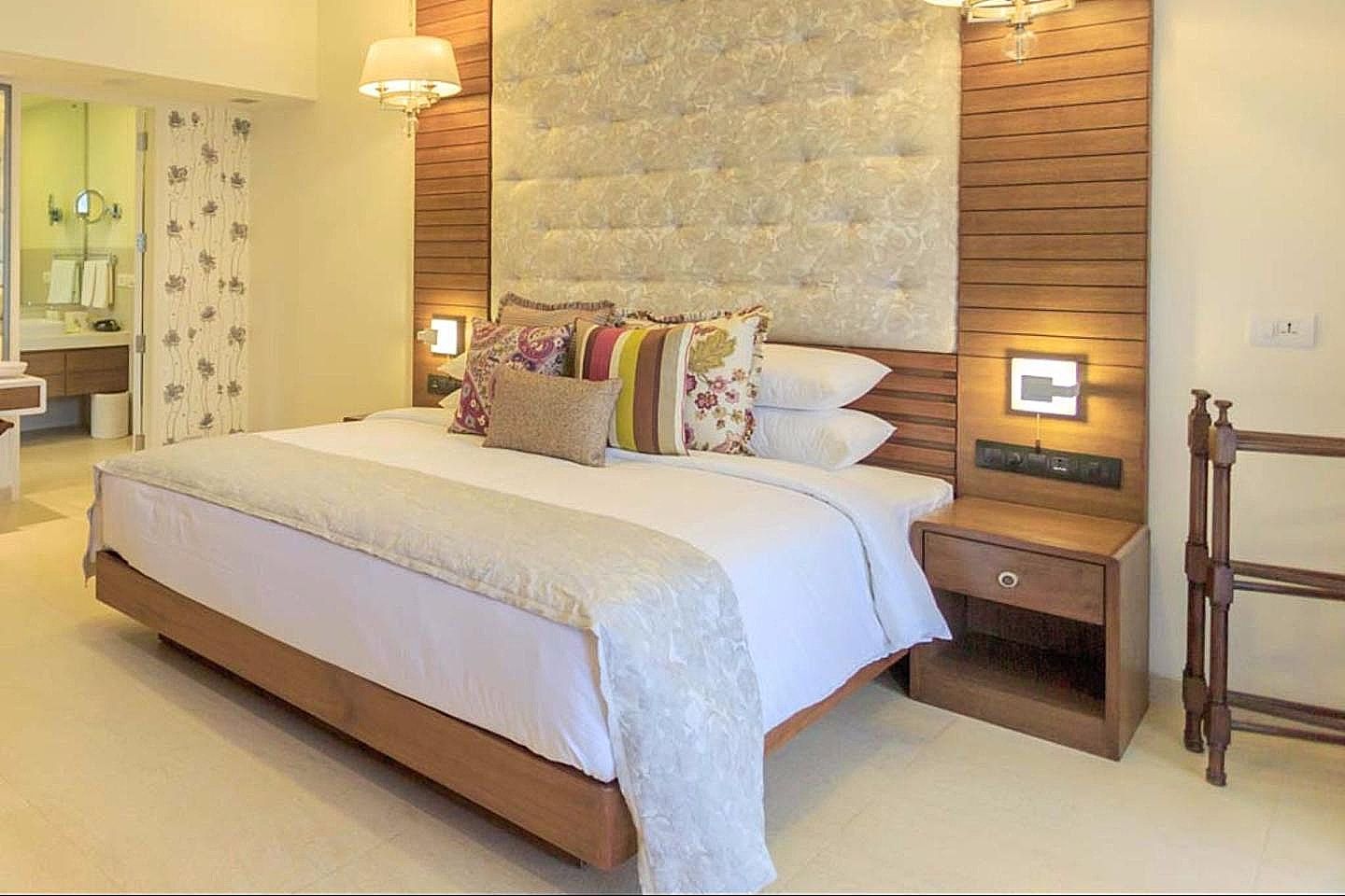Acron Waterfront Resort Courtyard Room 4