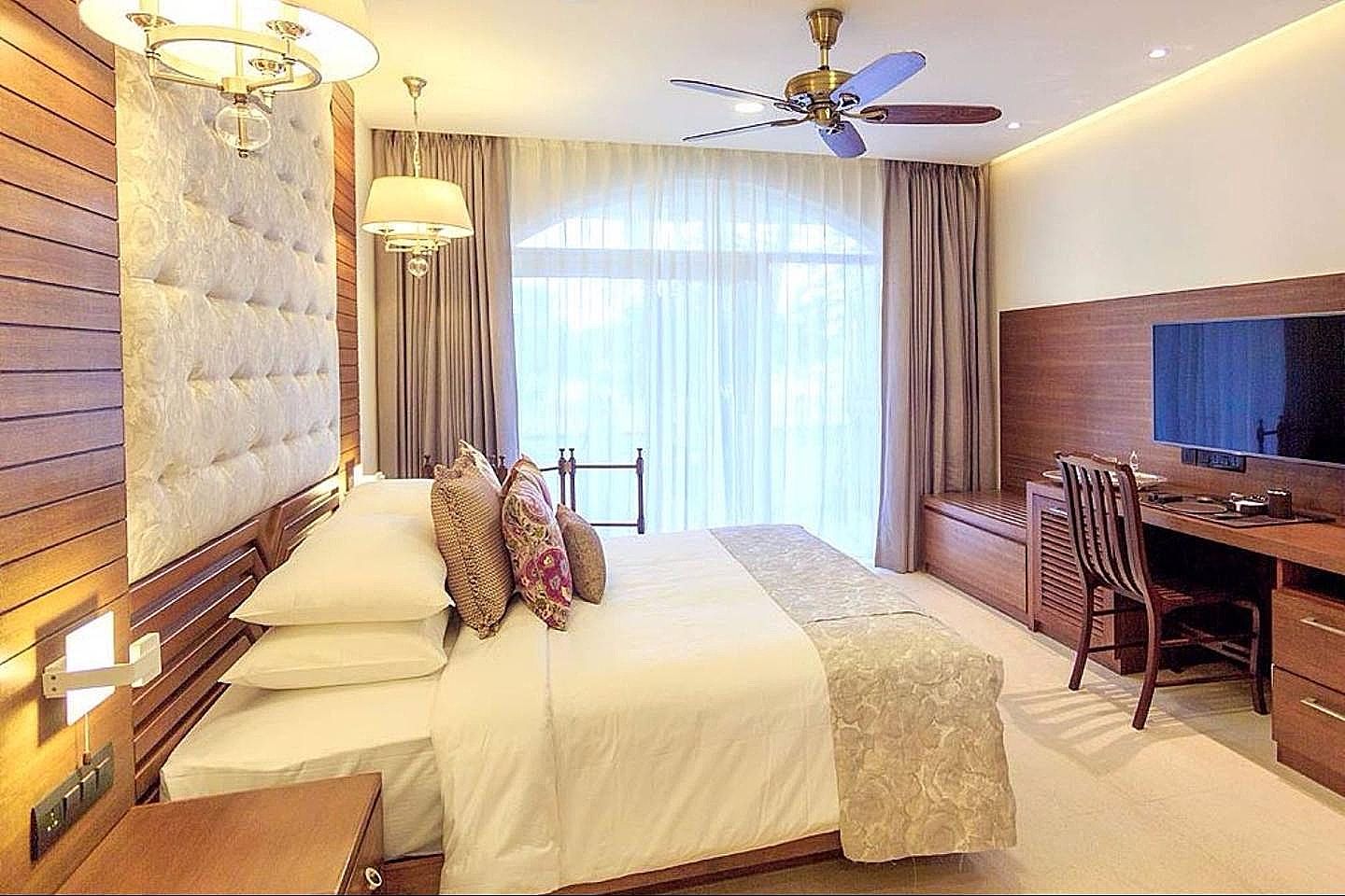 Acron Waterfront Resort Courtyard Room 3