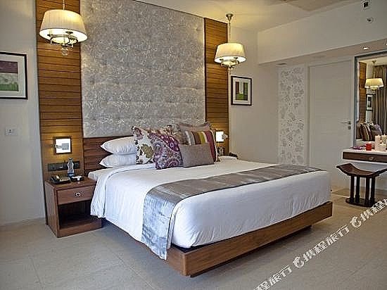 Acron Waterfront Resort Riverside Room 10