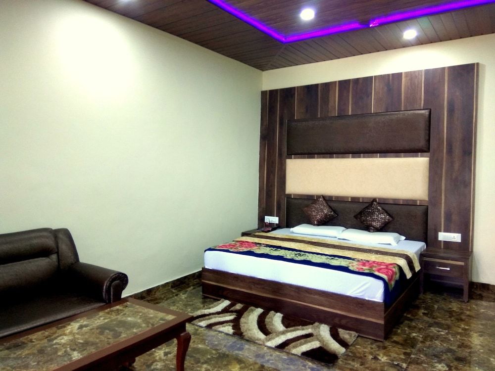 Hotel Himdhara Deluxe Room 5