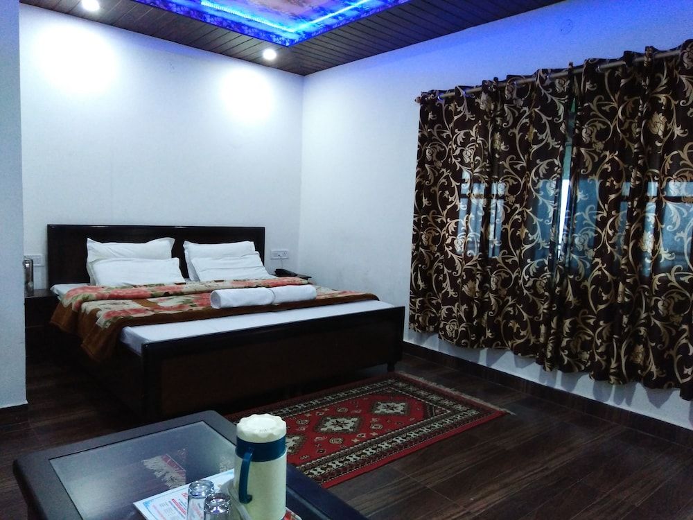 Hotel Himdhara Deluxe Room 4