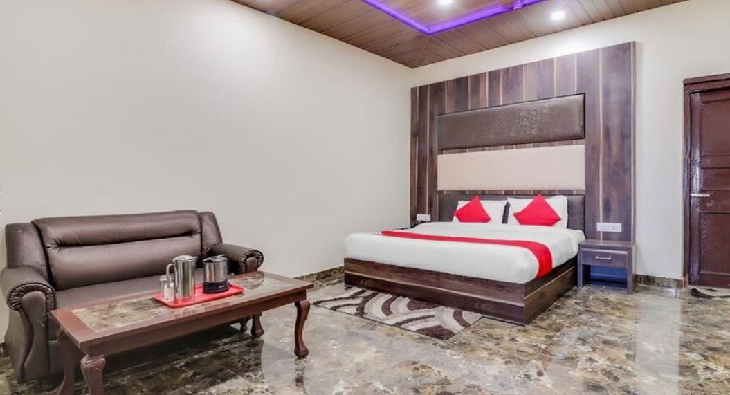 Hotel Himdhara Deluxe Room 2