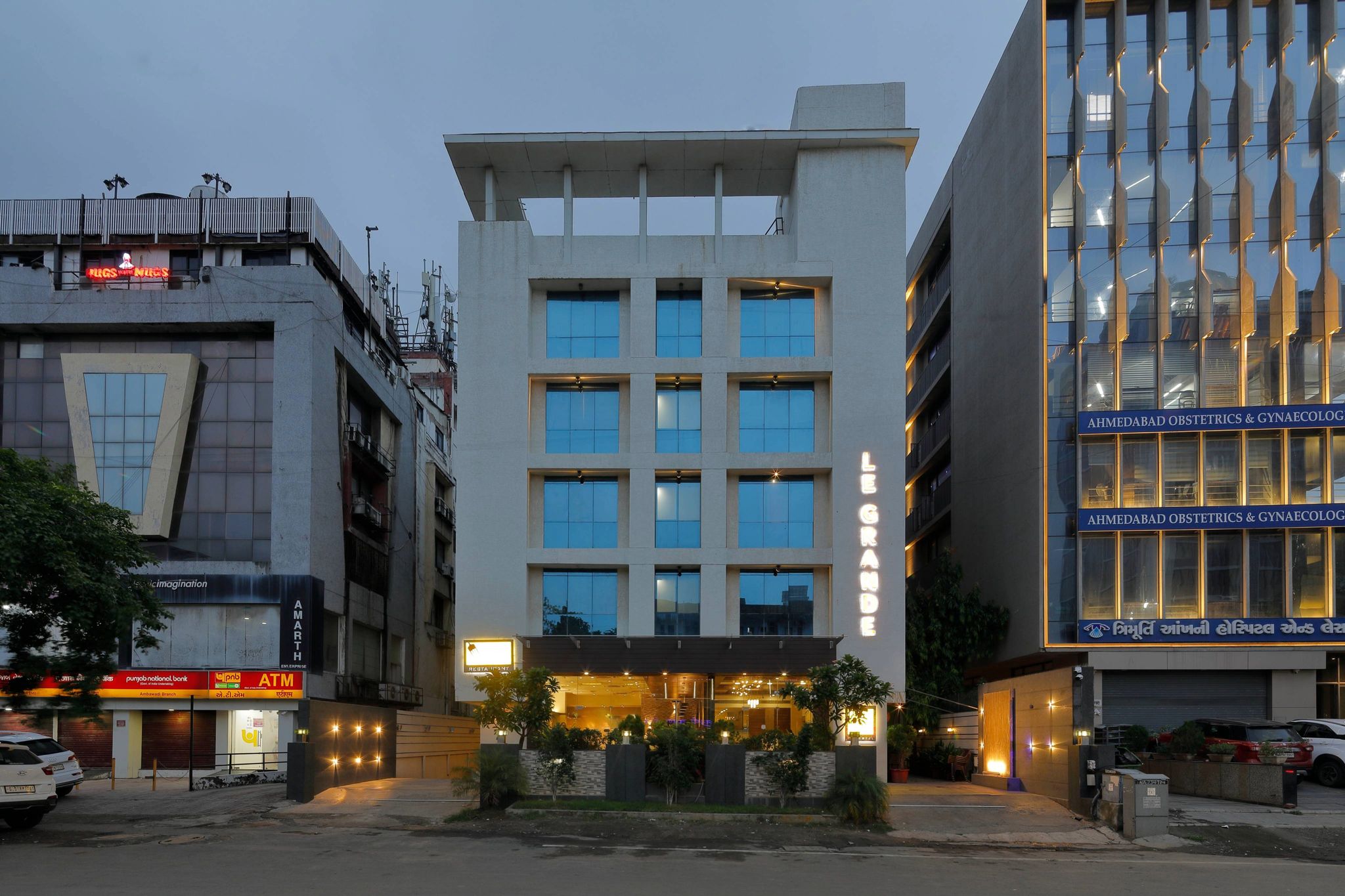 Hotel Le Grande Residency