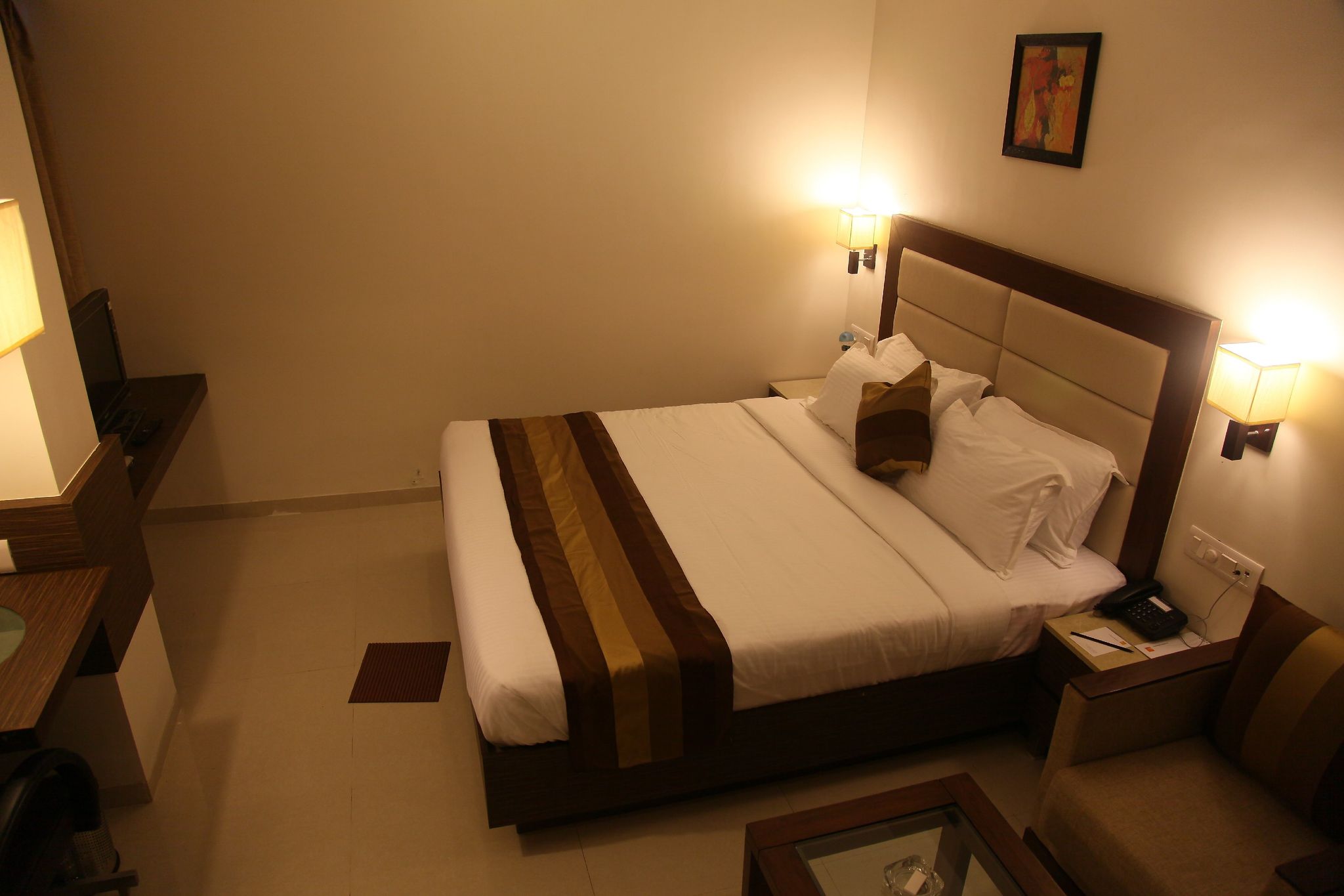 Hotel Le Grande Residency Executive King Bed Room (Unmarried couples and locals are not allowed) 6