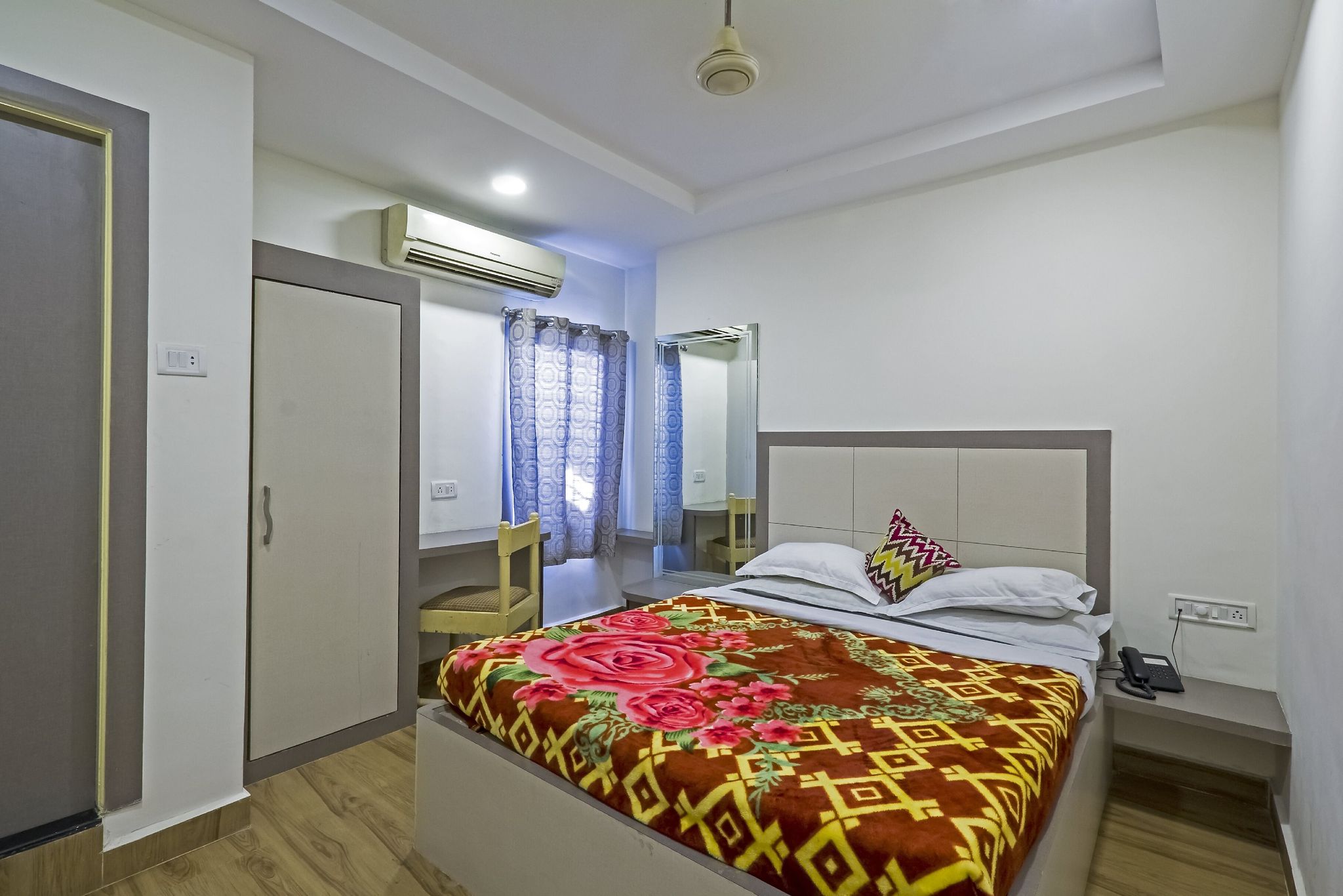 undefined Hotel Ambassador 5