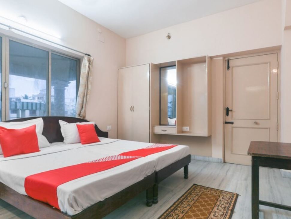 Hotel Pearls Deluxe Non Ac- Safe and Sanitized