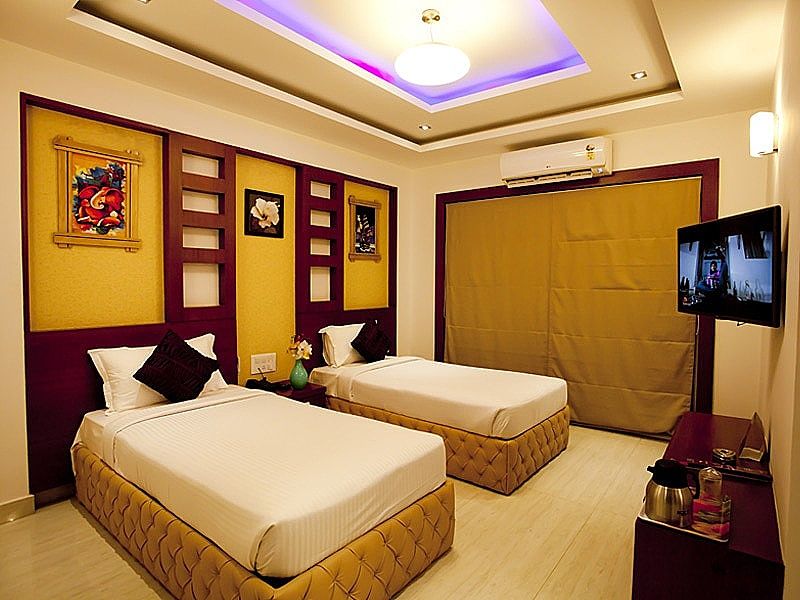 Icon Suites by Bhagini Deluxe Room 8