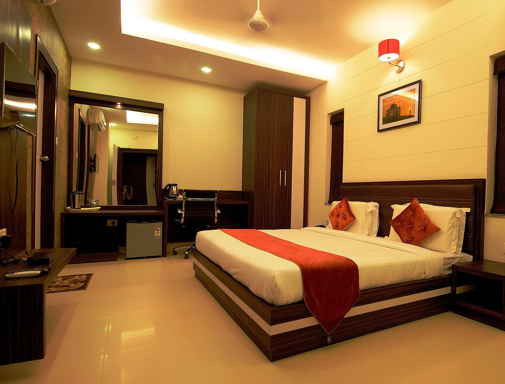 Presidential Suite with Living Room and Bathtub