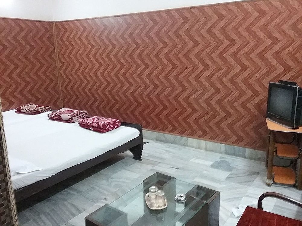 Teerth Guest House Teerth Deluxe Double Room 2