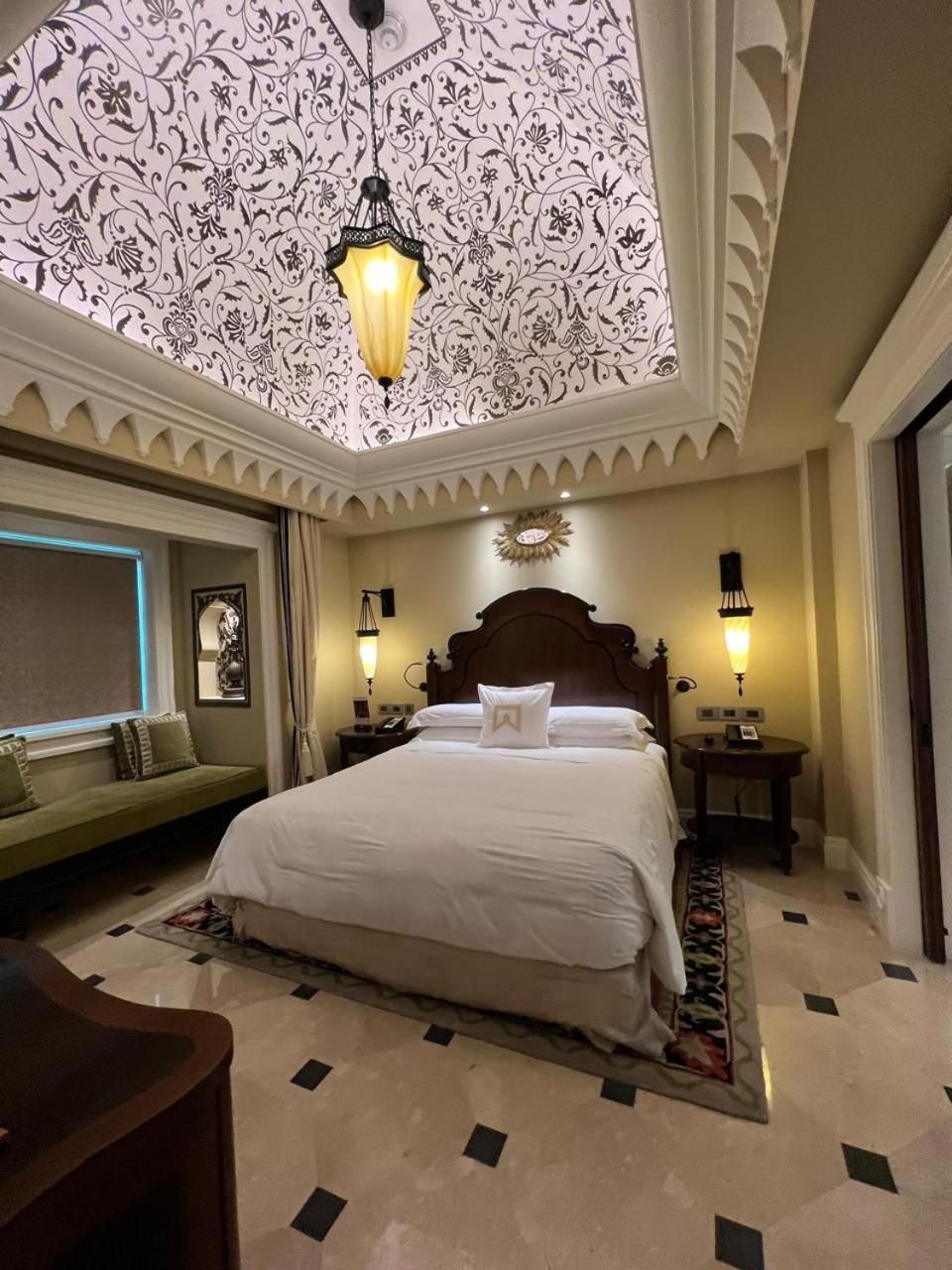 deluxe suite with gazebo, 1 bedroom 2 room suite, king, resort view, balcony, roof top terrace