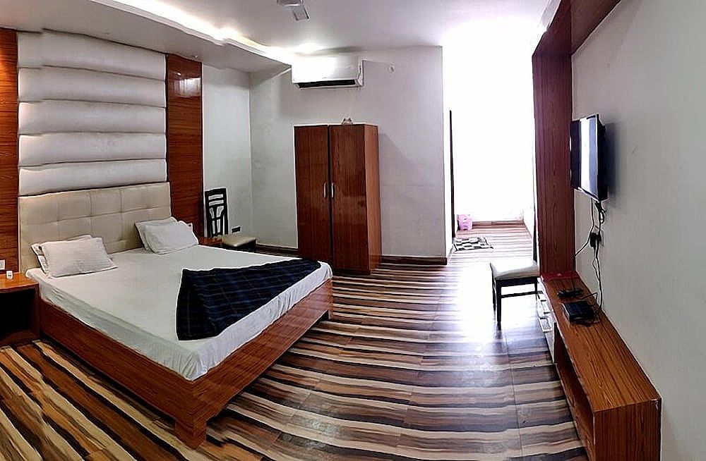 Hotel Mandakini Royale Executive Room 4