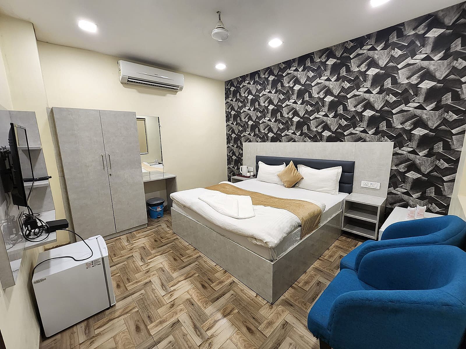 Hotel Mandakini Royale Executive Room 6