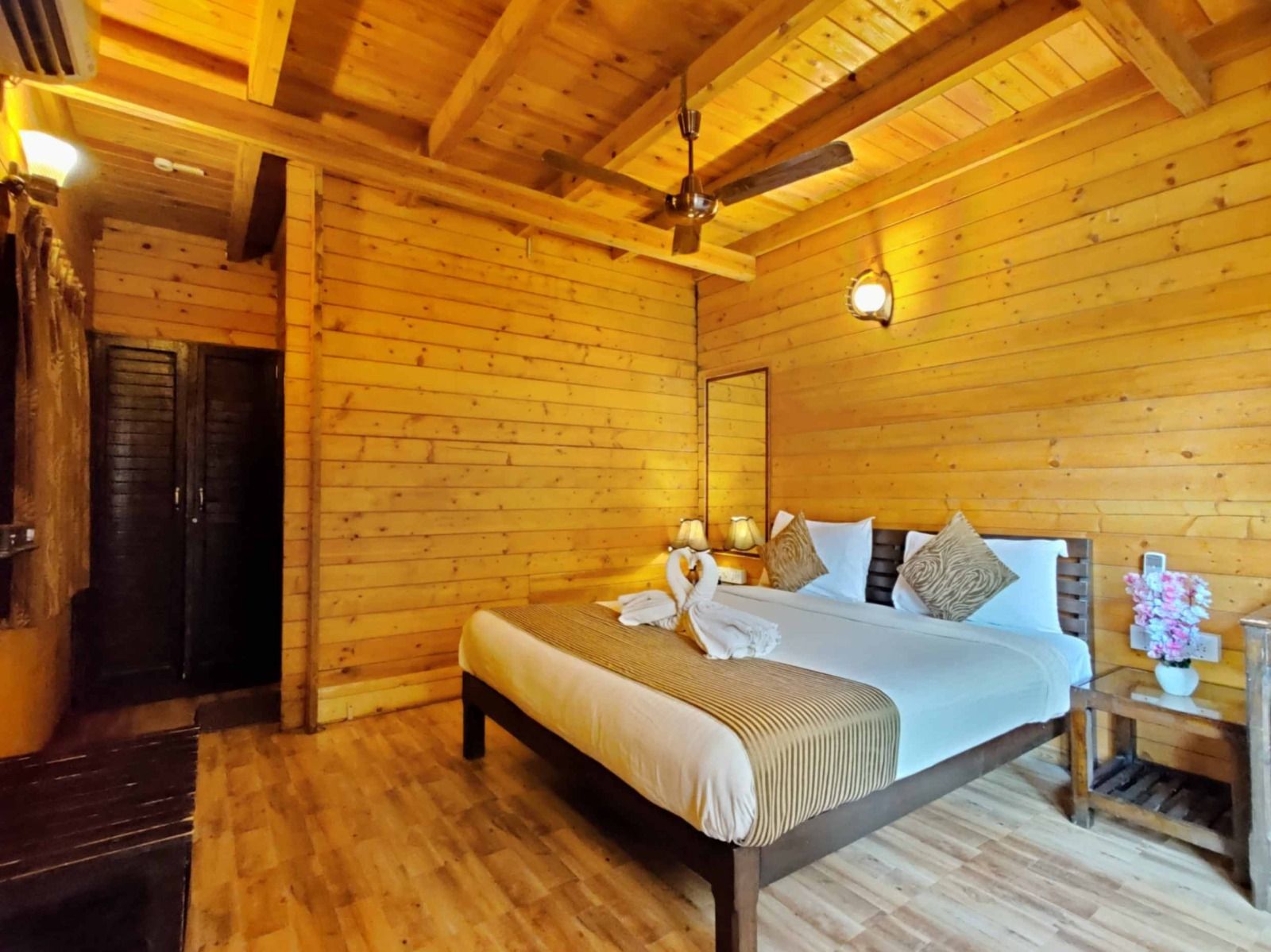 Deluxe Swiss Cottage