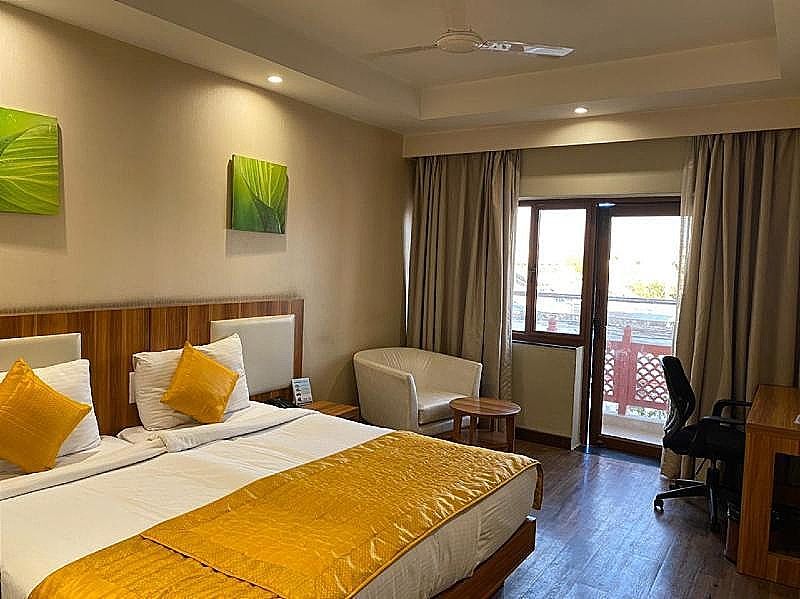 Golden Premium Room