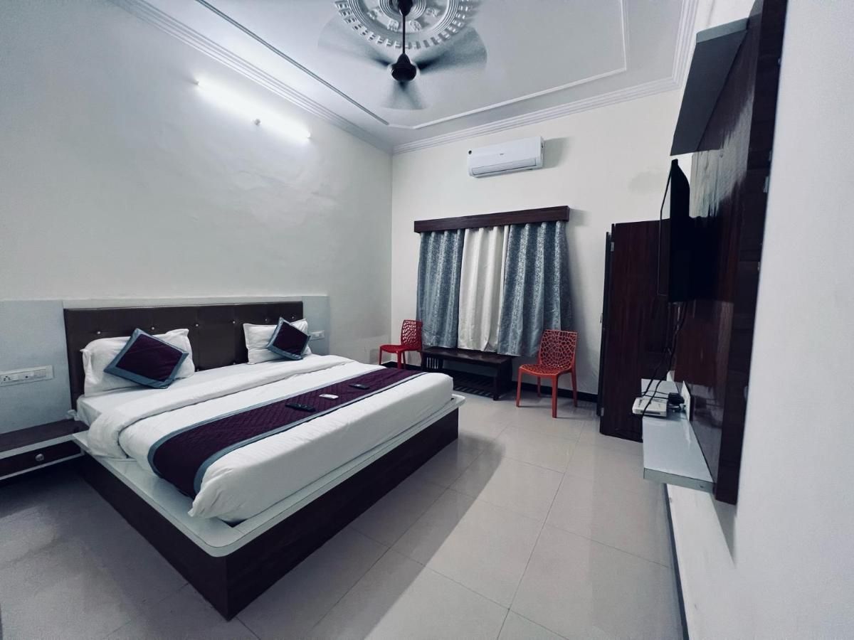 Super Deluxe Ac.Room