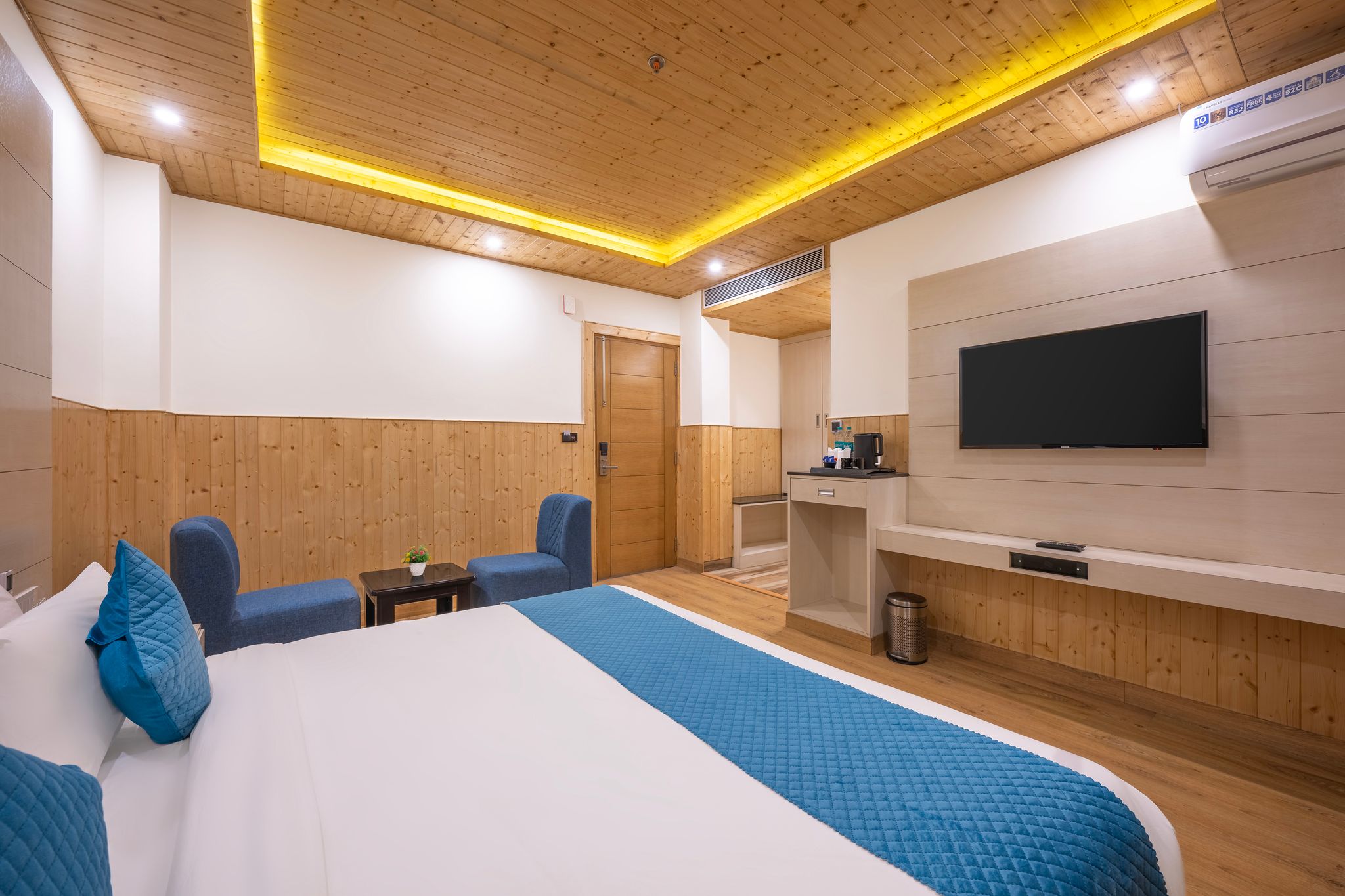 The Grand Welcome Hotel Deluxe Room (Non Valley View) 4