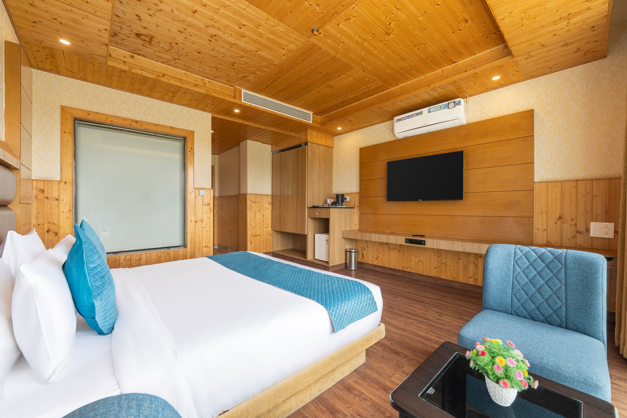 Super Deluxe Room (Balcony and Valley View )