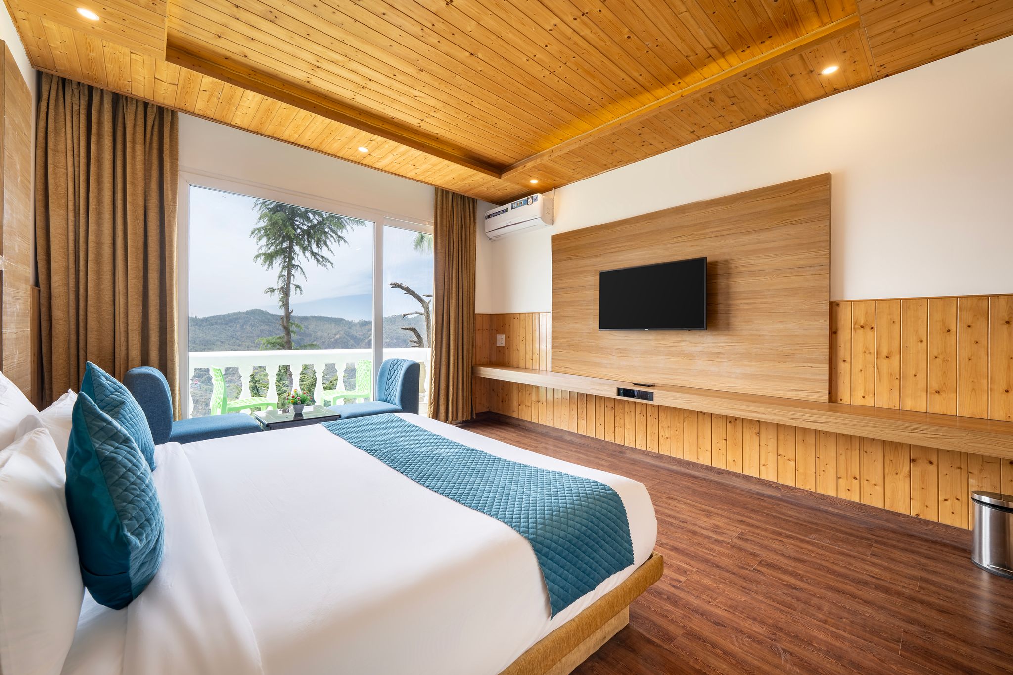 Super Deluxe Room (Balcony and Valley View )