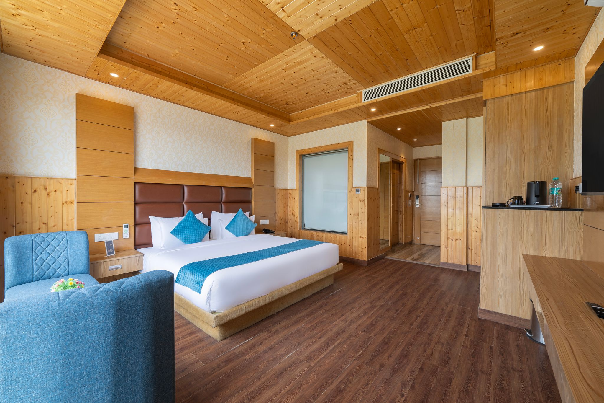 Super Deluxe Room (Balcony and Valley View )