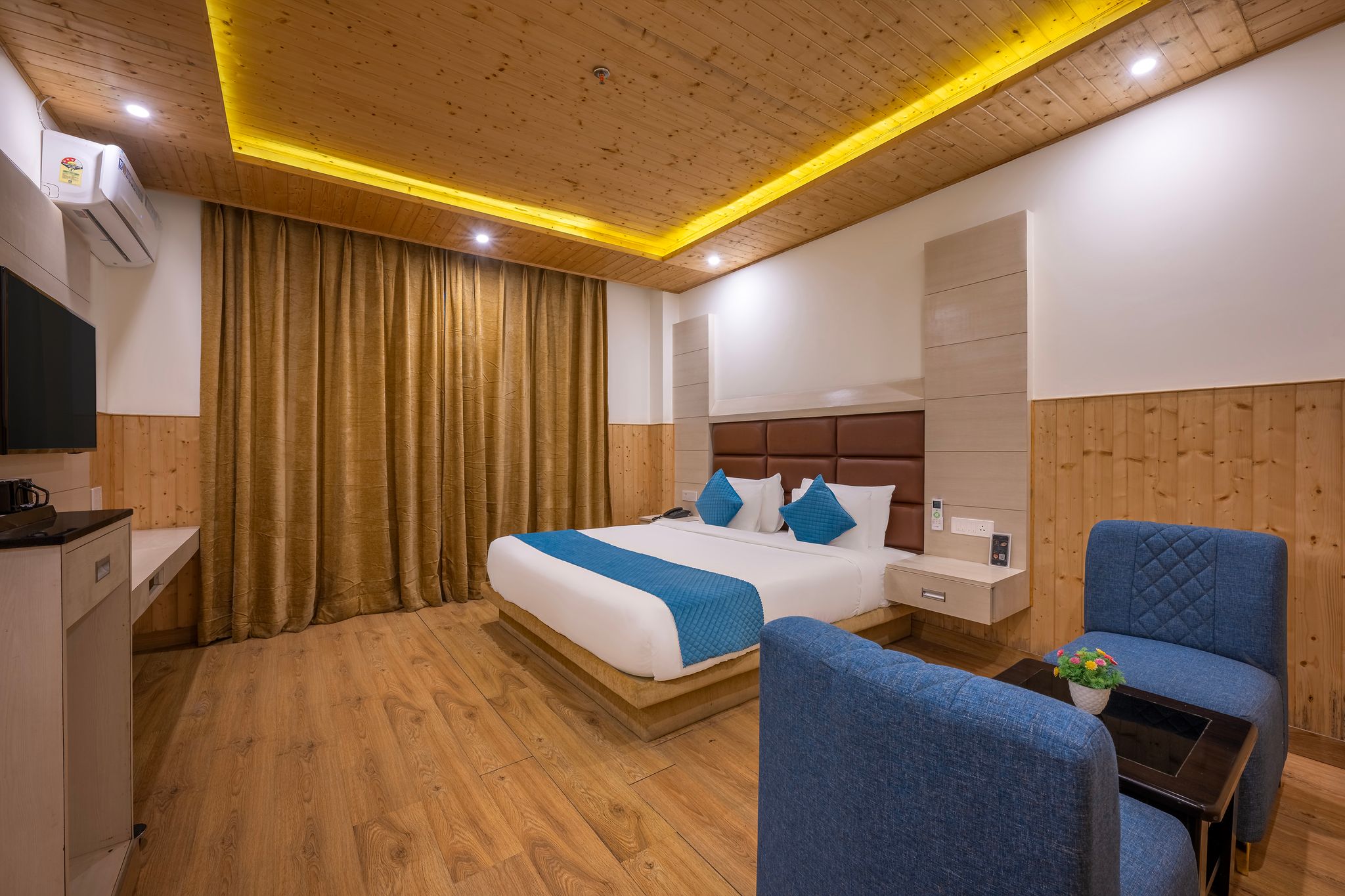 The Grand Welcome Hotel Deluxe Room (Non Valley View) 3