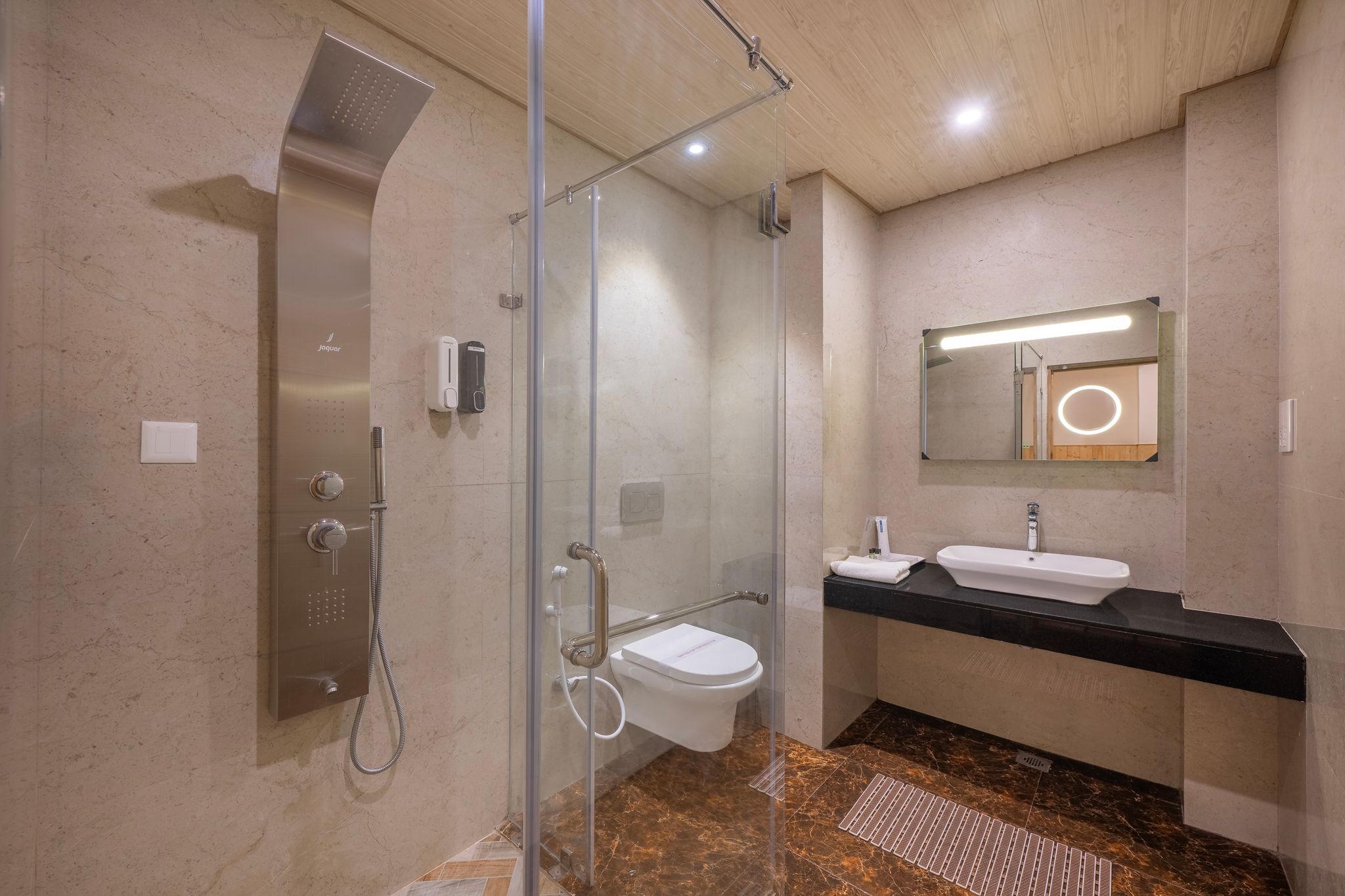 The Grand Welcome Hotel Deluxe Room (Non Valley View) 5