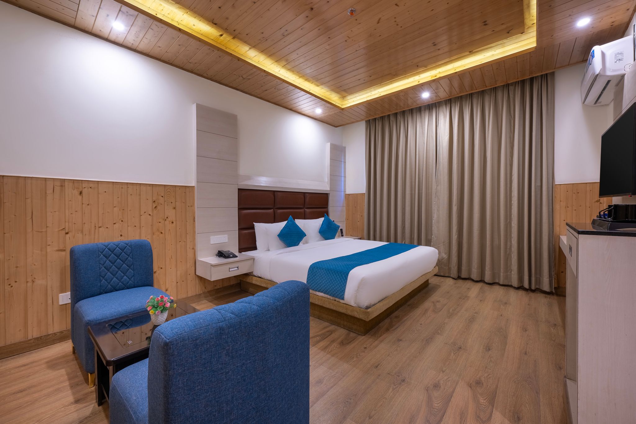 The Grand Welcome Hotel Deluxe Room (Non Valley View) 2