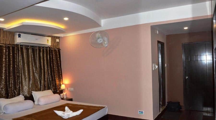 Hotel Sundaram Palace Deluxe Room 2