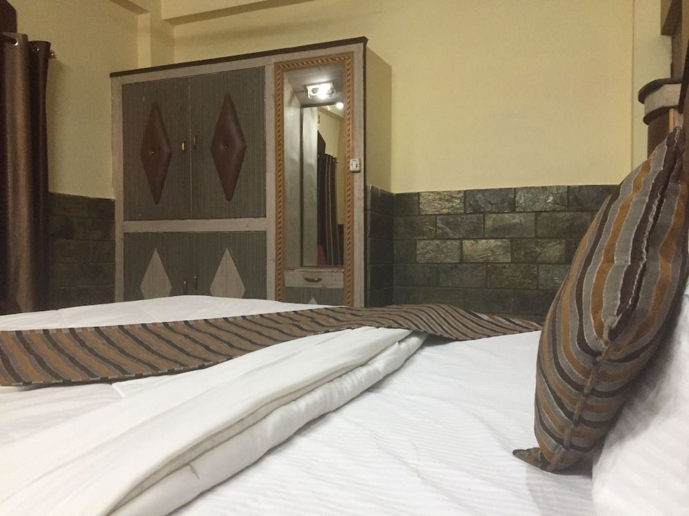 undefined Hotel Kings Inn 7