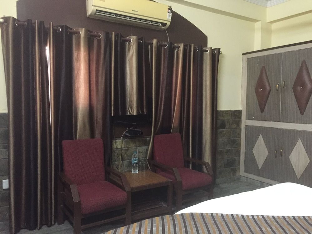 undefined Hotel Kings Inn 5