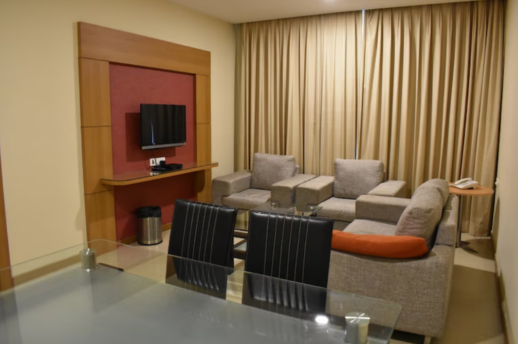 Nocci Residency Executive Suite 5