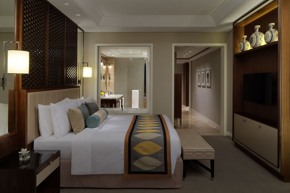 Taj Dubai Luxury Room, 1 King Bed, City View 4